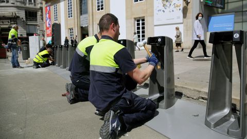 Instalación de una estación de carga de bicicletas eléctricas en el Obelisco