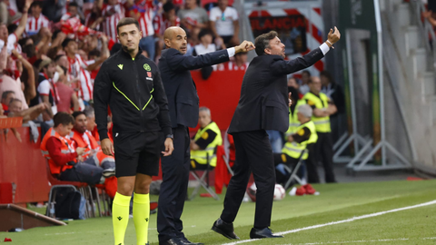 Derbi asturiano entre el Real Sporting de Gijon y el Real Oviedo en El Molin�n