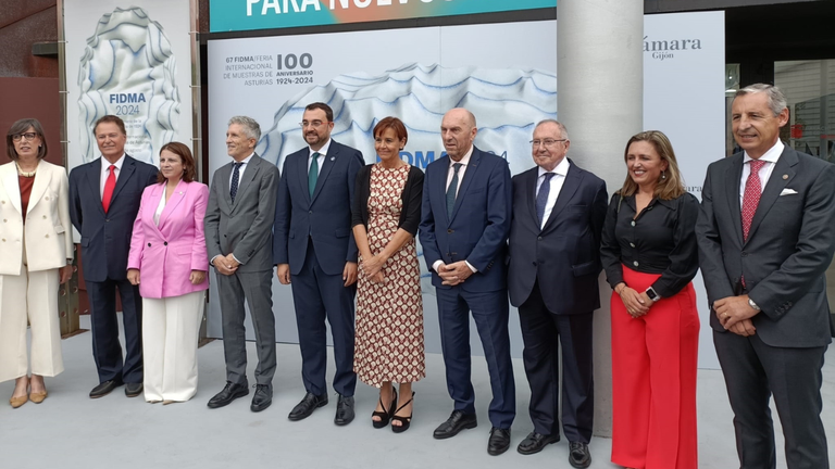 Presidente del Principado de Asturias, Adrián Barbón, el ministro de Interior, Fernando Grande - Marlaska, y la alcaldesa de Gijón, Carmen Moriyón, junto a otras autoridades antes de inaugurar la 67 Feria Internacional de Muestras de Asturias, en Gijón.