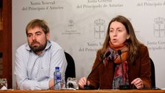 La portavoz de Podemos en el parlamento asturiano, Lorena Gil y el secretario general de la formación morada, Daniel Ripa 