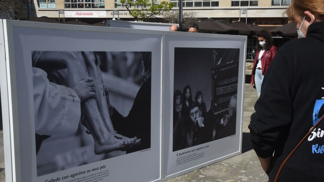 En Ribeira hay una exposici&oacute;n formada por una veintena de instant&aacute;neas de gran formato realizadas por Lesmes Fot&oacute;grafos en el 2019