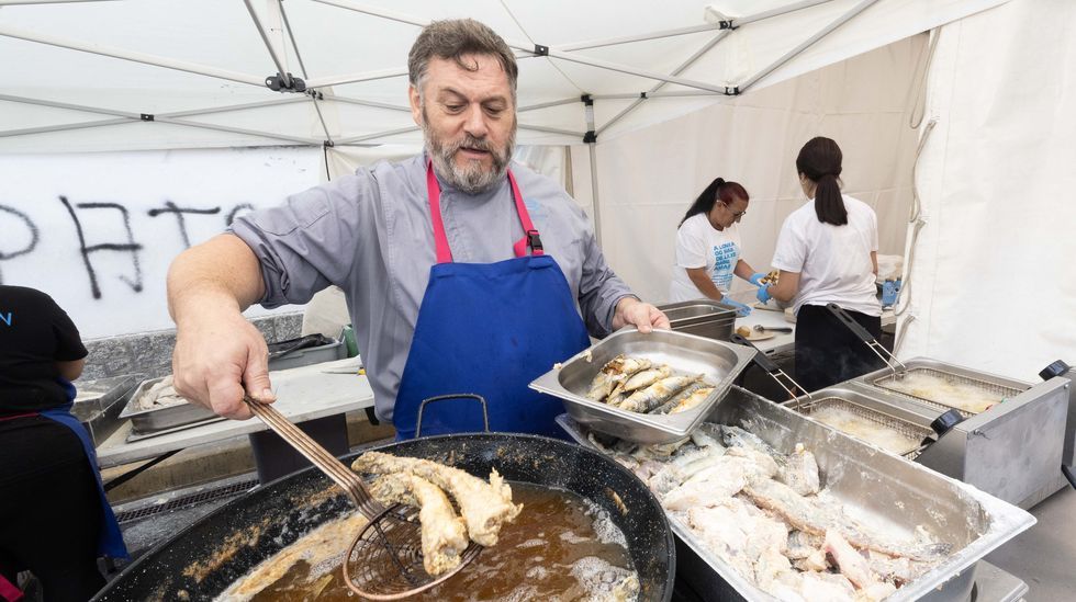 Espect�culo de magia en el Hospital Provincial de Pontevedra.O coci�eiro Miguel Mosteiro andar� hoxe por Carballo