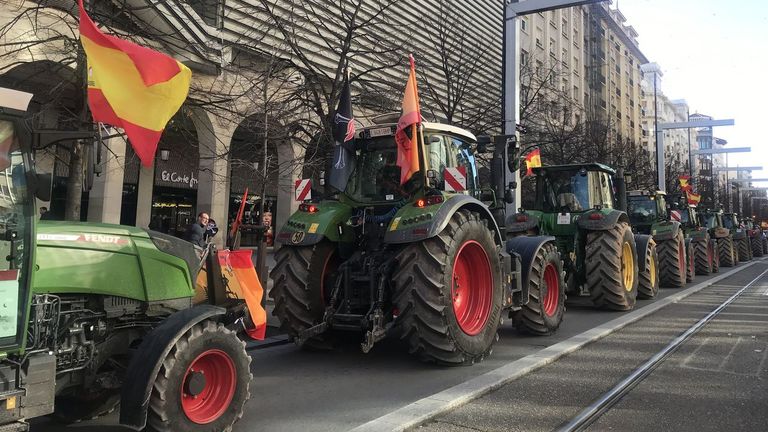 Más de 400 tractores colapsan el centro de Zaragoza