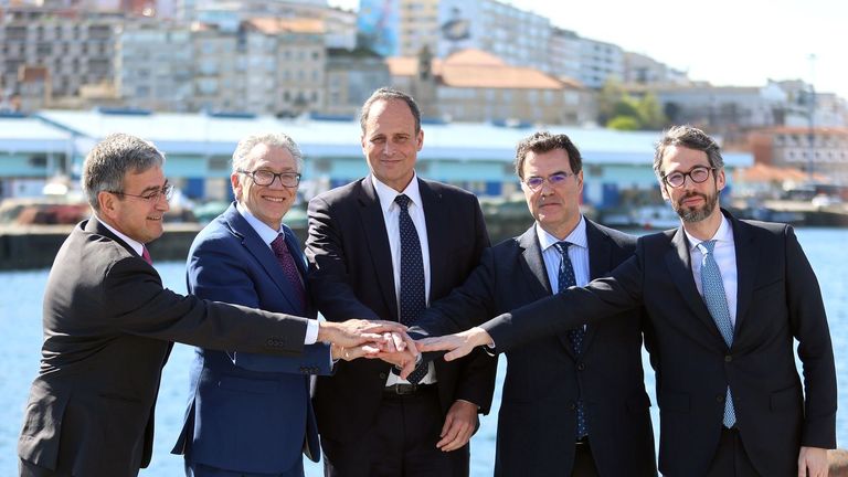 Conserveros y armadores alertan en el puerto de Vigo de que está en peligro la supervivencia de empresas