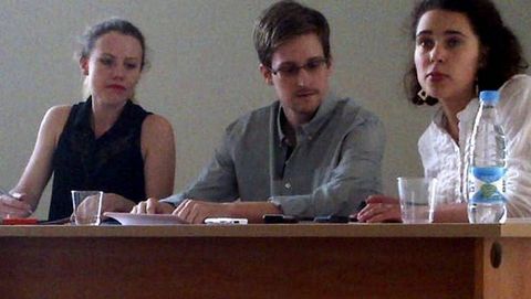 Edward Snowden en la zona de trnsito del aeropuerto de Mosc