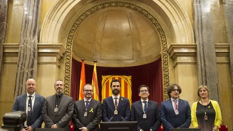 Jos Mara Espejo-Saavedra, tercero por la derecha, ha dado el salto al Congreso de los Diputados y el Parlamento cataln tiene que escoger a su sustituto para vicepresidente segundo  