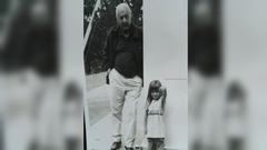 Toto Montero, en una foto tomada hace algunos a�os con su nieta