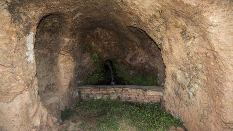 Ruta de Peites. Interior de la Casa dos Mouros, una antigua mina romana
