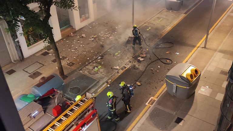Explota un contenedor en la calle Benito Corbal de Pontevedra