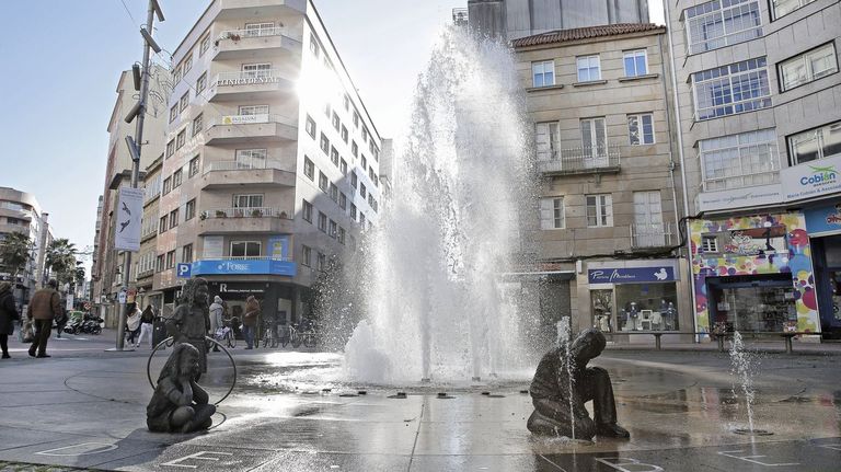 El «secreto» que esconde bajo tierra la Fonte dos Nenos, en la glorieta de Compostela