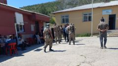 El ejercito en un colegio electoralde Baikan, en la provincia de Siirt
