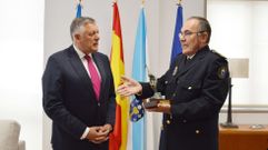 El alcalde de Sanxenxo, Telmo Martn, y el inspector jefe de la Polica Local, Manuel Ferreiro