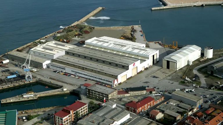 Así es «El Tallerón» de Indra en Gijón: 75.000 metros cuadrados y 9 naves para fabricar blindados