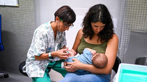 La primera vacunacin contra la tosferina se realiza a los pocos meses