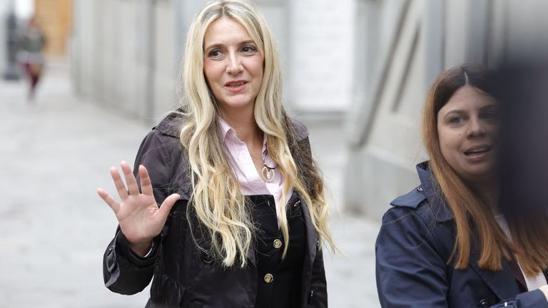 Miss Asturias, la amiga de Ábalos, declara que en su horario de trabajo iba a la biblioteca a «leer libros»