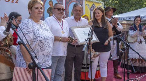 El director de la Real Banda de Gaitas de Ourense e impulsor del Filandn, Xos Lois Foxo, con la alcaldesa de Folgoso, Lola Castro