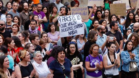 Concentracin en Santiago contra la resolucin de la Audiencia de Navarra