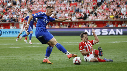 Derbi asturiano entre el Real Sporting de Gijon y el Real Oviedo en El Molin�n