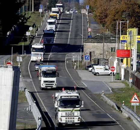 Protesta de transportistas de Cosmos, entre Oural y Lugo, a principios de mes.