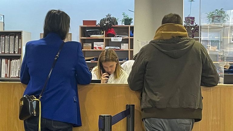 Por qué cuesta tanto contactar por teléfono con el centro de salud