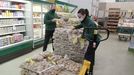 Patatas ensacadas, a la venta en el supermercado de la Cooperativa de Meirás