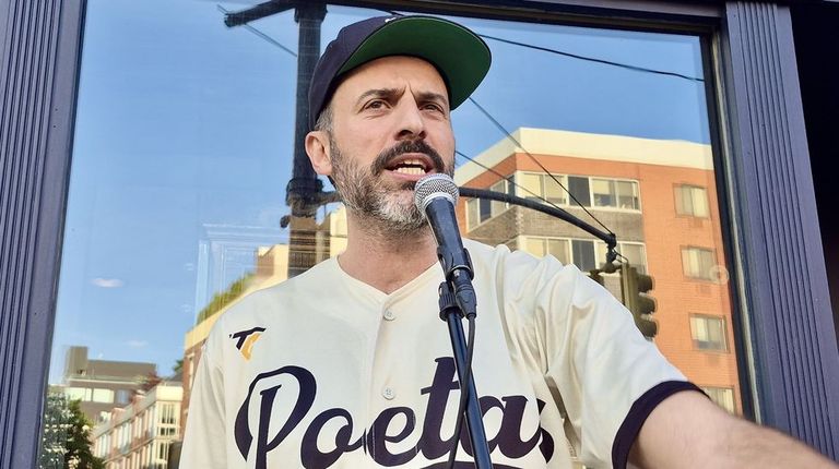 Marcos de la Fuente, el púgil vigués en el combate en Nueva York entre la poesía y la IA