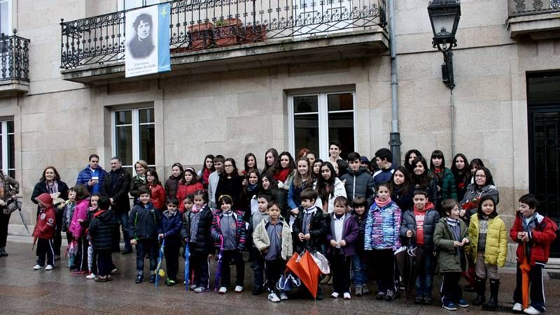Los �rboles que estaban marcados para que los talaran fueron decorados con corazones rosas