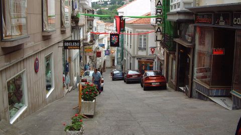 La farmacia est situada en ra Plateiros, en Betanzos.