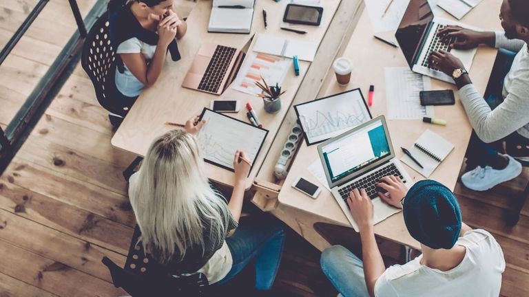 Más teletrabajo o compartir desplazamientos, cambios laborales ante una crisis energética