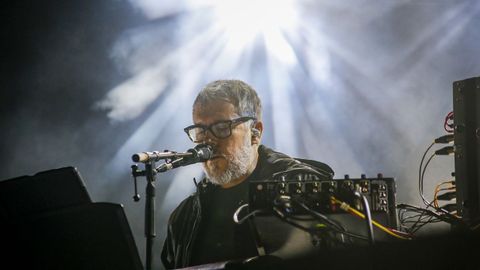 Iván Ferreiro actuando este verano en Ribeira