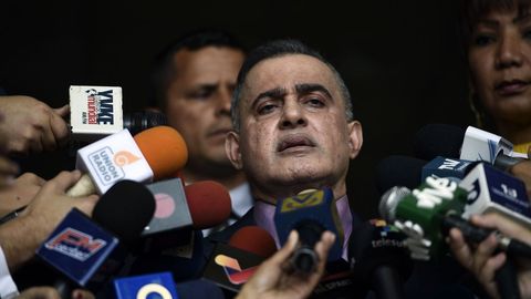 El fiscal general de Venezuela, Tarek William Saab, quiere que se bloqueen las cuentas del lder opositor