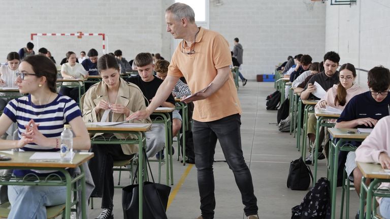 Las tres universidades gallegas solo reconocen errores en do