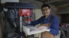 Manuel Sangiao, en su taller de carpintera de Lestedo, en Boqueixn