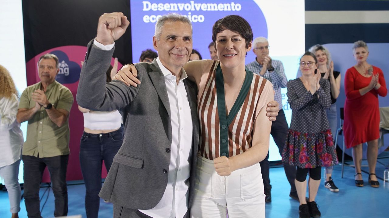 Mira aqu las imgenes del debate electoral de Ribeira.Lus Seara, con Ana Pontn en el mitin central del BNG en Os Remedios.