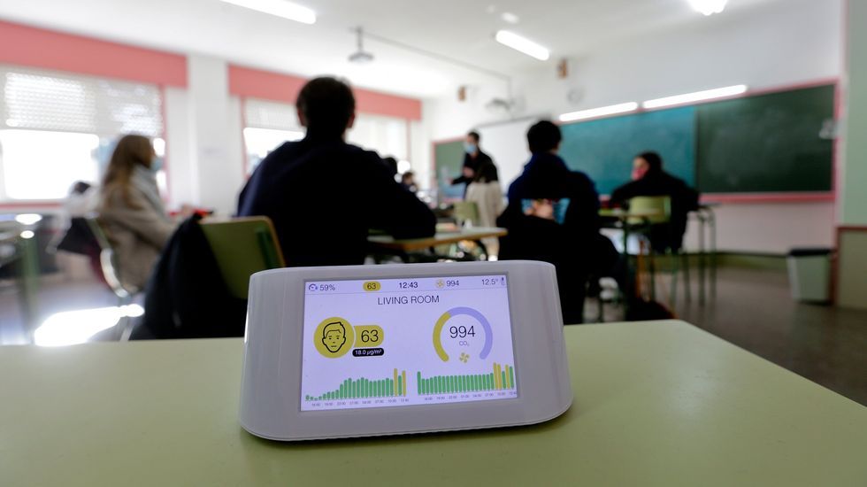 Fracasan los intentos de desencallar al megaportacontenedores del canal de Suez.Algunos centros educativos gallegos tienen medidores de CO2. En el caso del IES David Buj&aacute;n de Cambre (en la foto), solo algunas aulas cuentan con el dispositivo, que ya ten&iacute;a el a&ntilde;o pasado