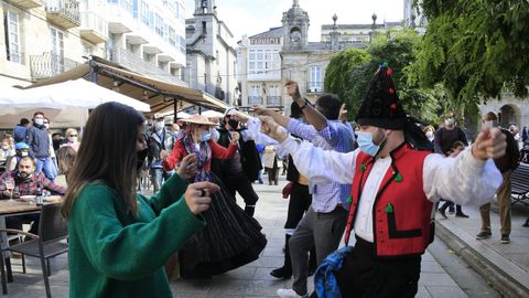 El baile, pero sobre todo la msica, fueron los protagonistas de este extrao Domingo das Mozas 