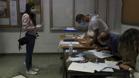 Primeros votantes en Ourense