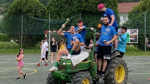 Celebración del torneo en tractor