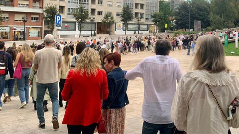 Largas colas a la entrada del Palacio de Exposiciones y Congresos de Oviedo para entrar a la charla entre Meryl Streep y Antonio Banderas