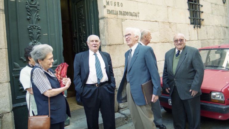 O plenario da RAG que elixe a figura a homenaxear nas Letras 2027 debate as candidaturas de Xosé Neira Vilas e de Constantino García