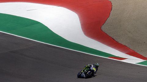 Valentino Rossi entrena en el circuto de Mugello, Italia.