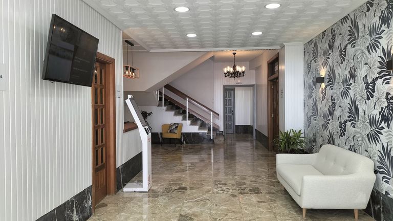 El grupo Alda Hotels ha pintado y renovado la decoración y el mobiliario de las zonas comunes