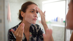 La limpieza es un paso fundamental en las rutinas faciales de cualquier edad.
