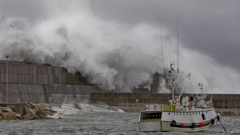 Fuerte oleaje en la costa gallega