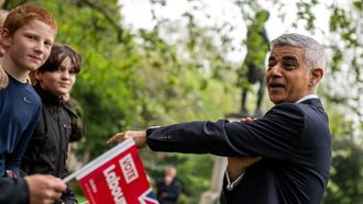 El laborista Sadiq Khan, elegido alcalde de Londres, en un acto con simpatizantes de su candidatura en la capital del Reino Unido.