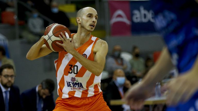 Álex Hernández, excapitán del Leyma Coruña, anuncia su retirada del baloncesto
