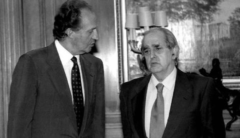 El rey Juan Carlos conversa con Fernando Morn en Zarzuela en 1994