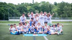 El alev�n A del Real Oviedo celebra el t�tulo de liga