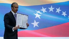  El ministro de Petrleo, Tareck El Aissami, participa en una firma de acuerdos hoy, en Caracas (Venezuela). El Gobierno de Venezuela y la empresa estadounidense Chevron