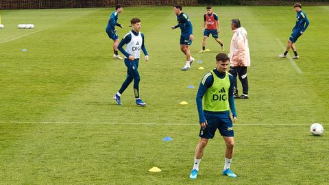 �lex For�s en primer plano, con Luka Ilic detr�s, trabajando en El Requex�n